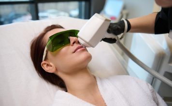 שיפור שגרת הטיפוח היום יומית עם מכשיר לטיפול פנים ביתי